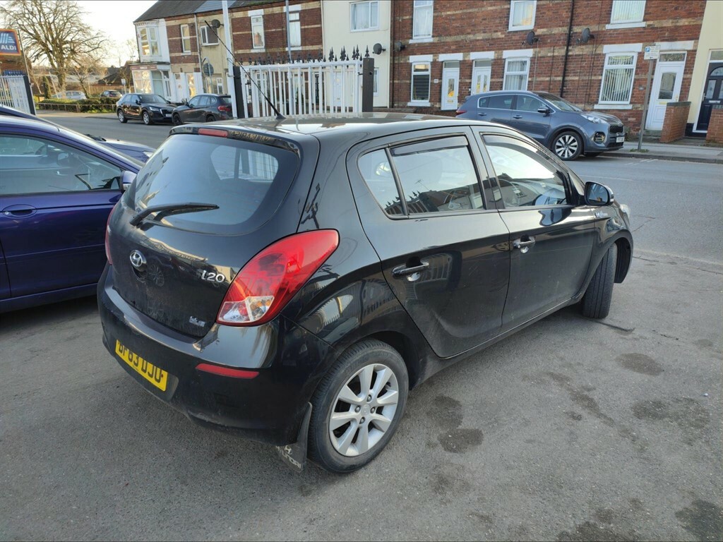 Hyundai I20 1.4 Crdi Blue Drive Active Euro 5 Ss Black #6