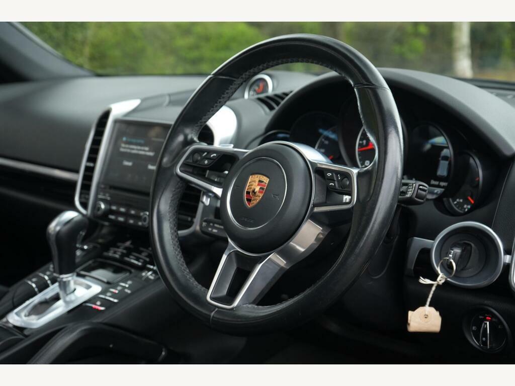 Porsche Cayenne 3.0 Td V6 Platinum Edition Tiptronics 4Wd Euro 6 PL67HSN Black #2
