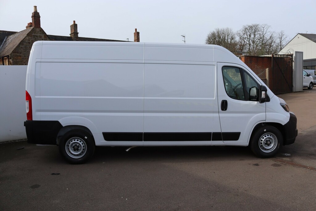 Vauxhall Movano 2.2 Turbo D 140 H2 Van Prime White #4