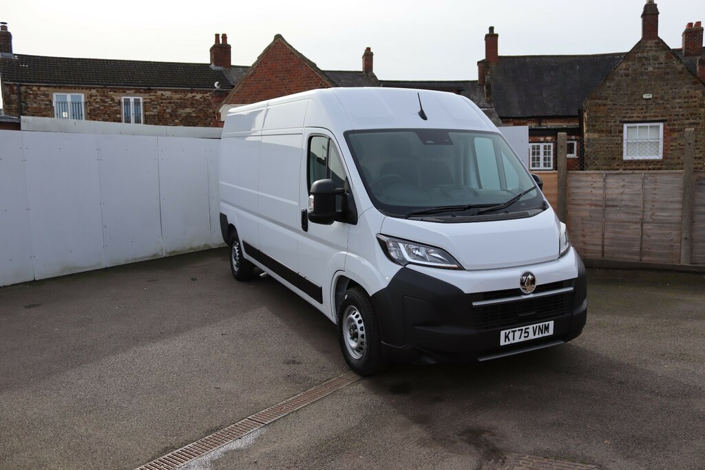 Vauxhall Movano 2.2 Turbo D 140 H2 Van Prime White