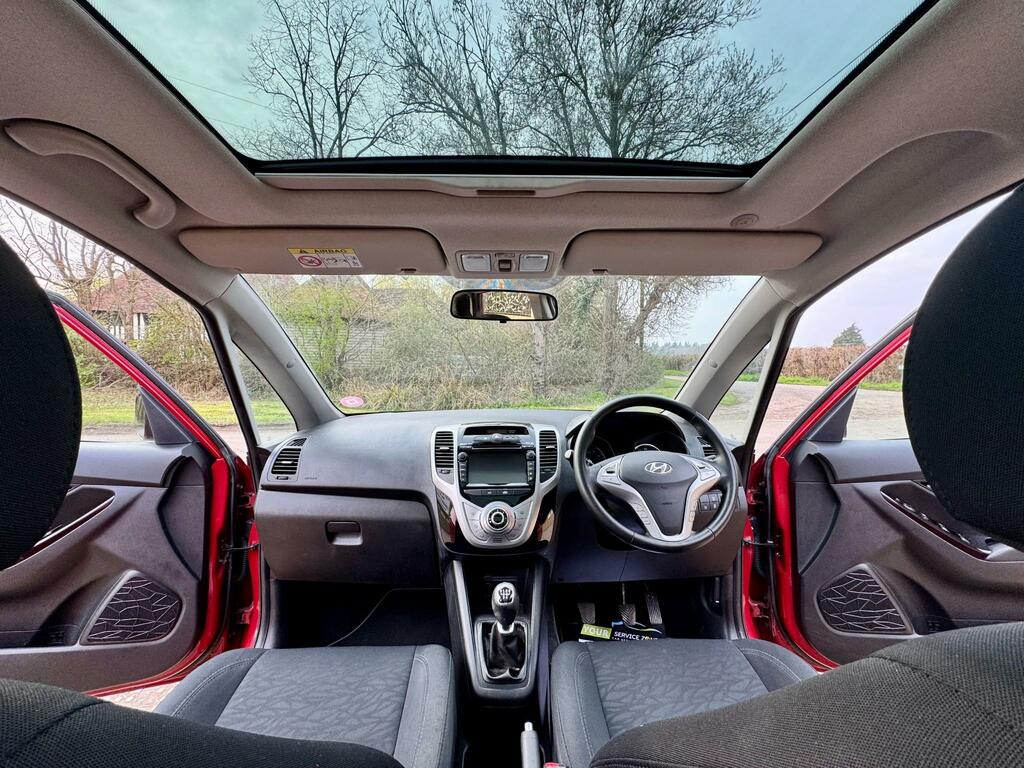 Hyundai Ix20 1.4 Blue Drive Premium Nav Hatchback LD17LUH Red #2
