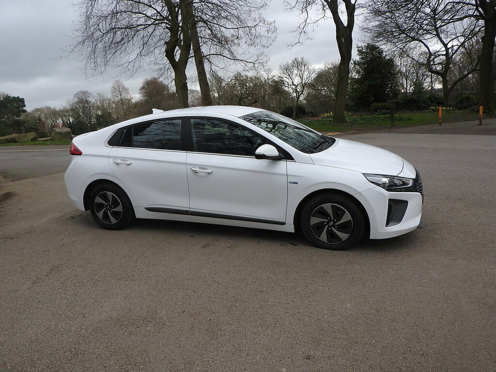 Hyundai Ioniq H-gdi Premium White