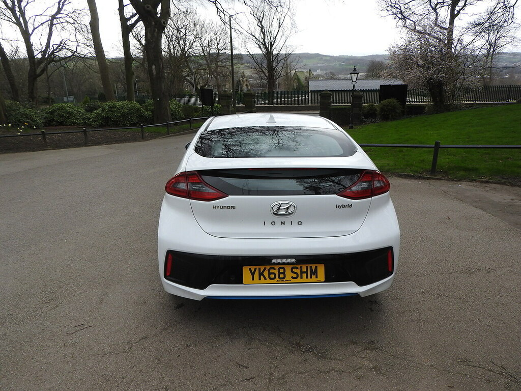 Hyundai Ioniq H-gdi Premium YK68SHM White #5