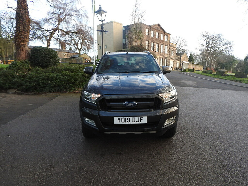Ford Ranger 3.2 Tdci Wildtrak Pickup Double Cab Aut YO19DJF Grey #2