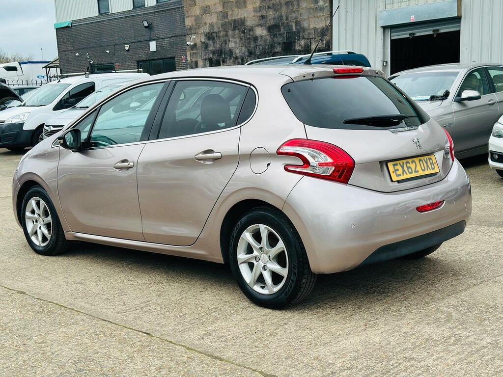 Peugeot 208 Hatchback 1.4 E-hdi Allure Egc Euro 5 Ss 2 Pink #3