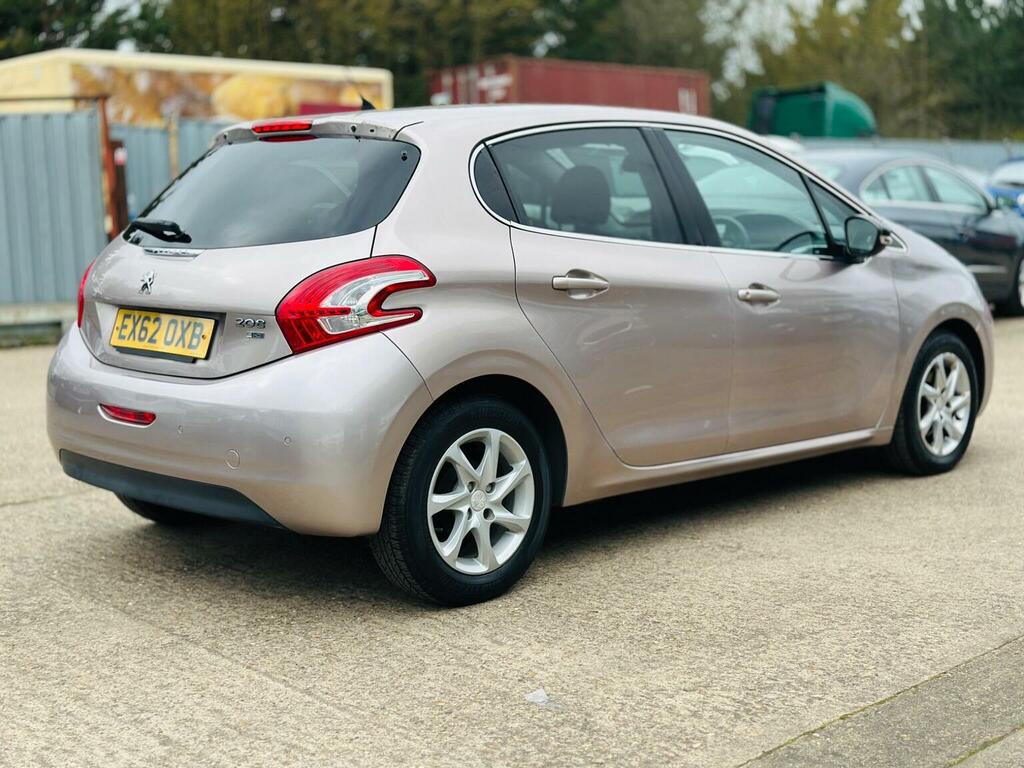 Peugeot 208 Hatchback 1.4 E-hdi Allure Egc Euro 5 Ss 2 Pink #4