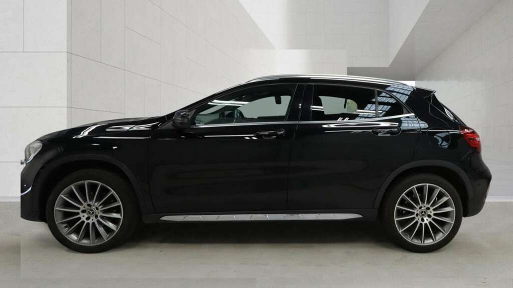 Mercedes-Benz GLA Class 1.6 Gla180 Amg Line Edition Suv 7G-dct SK69USP Black #3