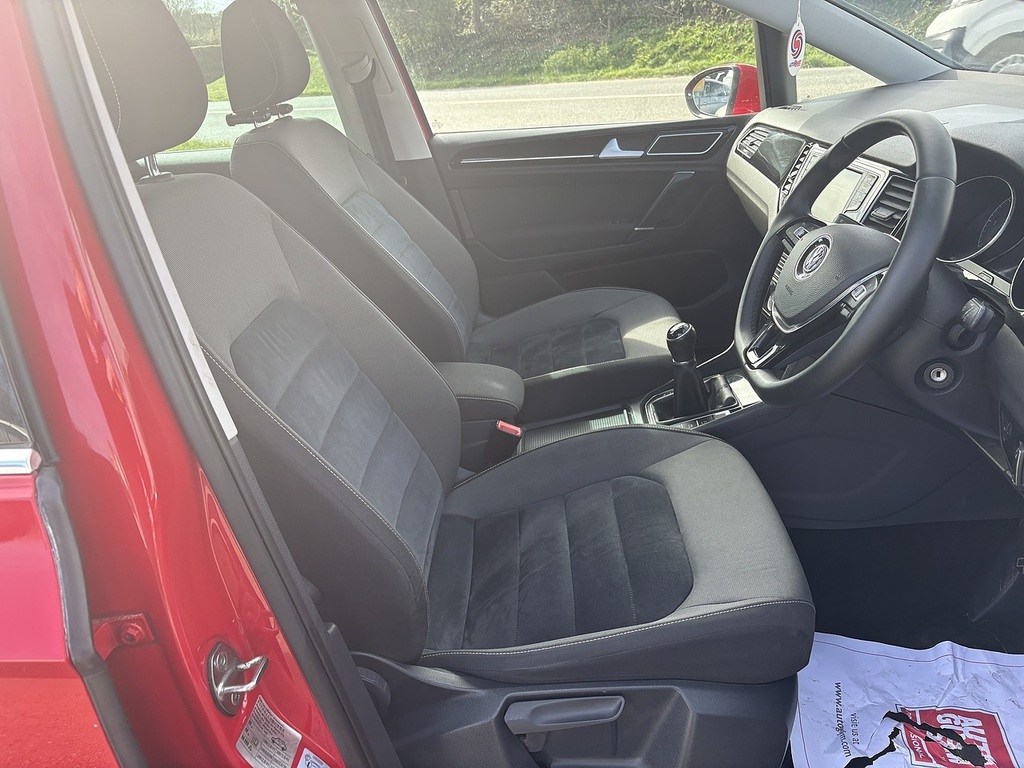 Volkswagen Golf SV Tdi Bluemotion Tech Gt Red #6