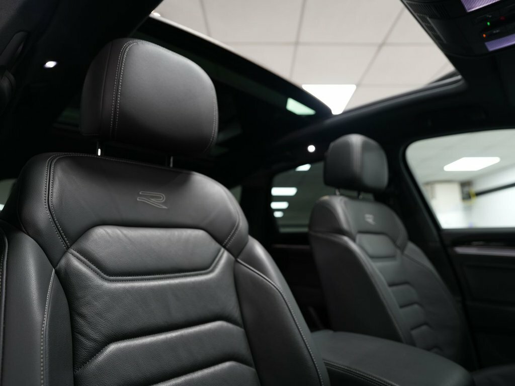 Volkswagen Touareg 3L Black Edition MM71ZGC Black #4