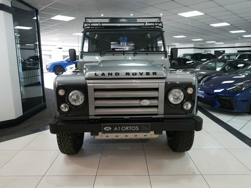 Land Rover Defender 2.2L Xtech Limited Edition Grey