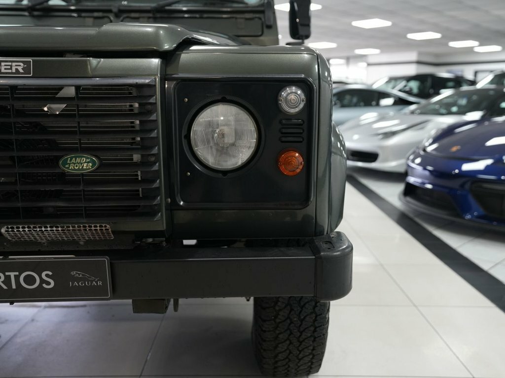 Land Rover Defender  Red #8