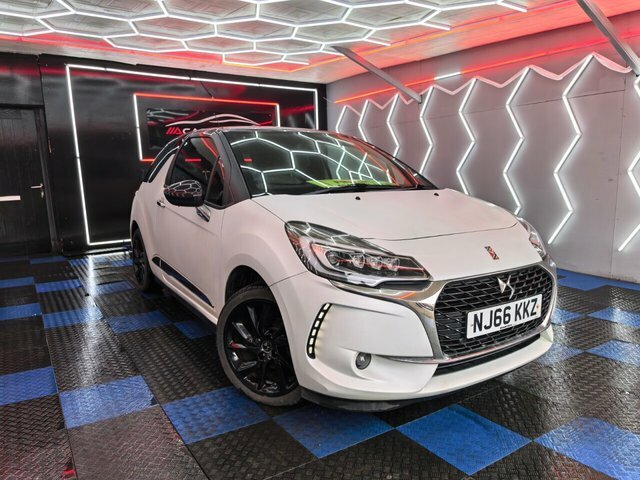 DS DS 3 1.2 Puretech Givenchy Le Makeup Hatchback Petr White