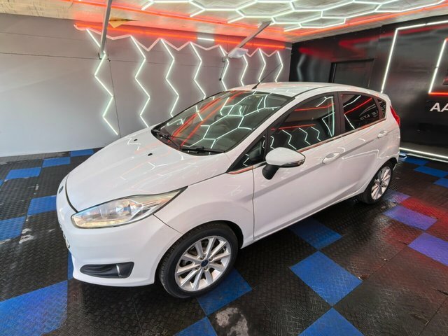 Ford Fiesta 1.0T Ecoboost Titanium Hatchback HY17XEX White #6