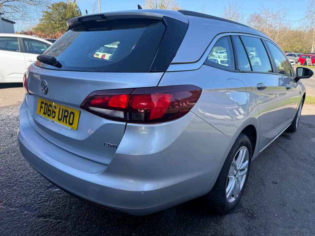 Vauxhall Astra 1.6 Cdti Tech Line Sports Tourer Euro 6 FD66URO Silver #2