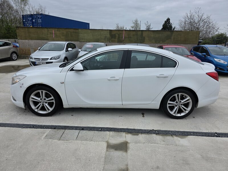 Vauxhall Insignia 2.0-insignia-sri-nav-cdti-auto-5dr DY11TXN White #4