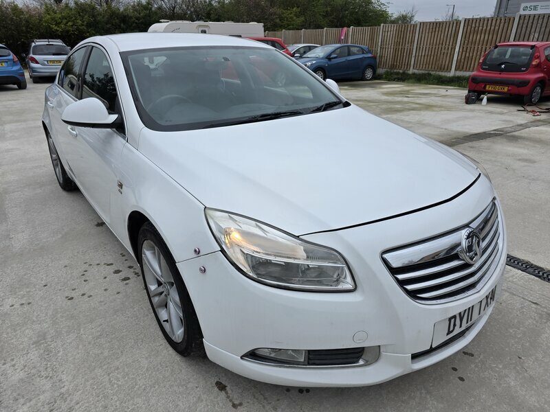 Vauxhall Insignia 2.0-insignia-sri-nav-cdti-auto-5dr White
