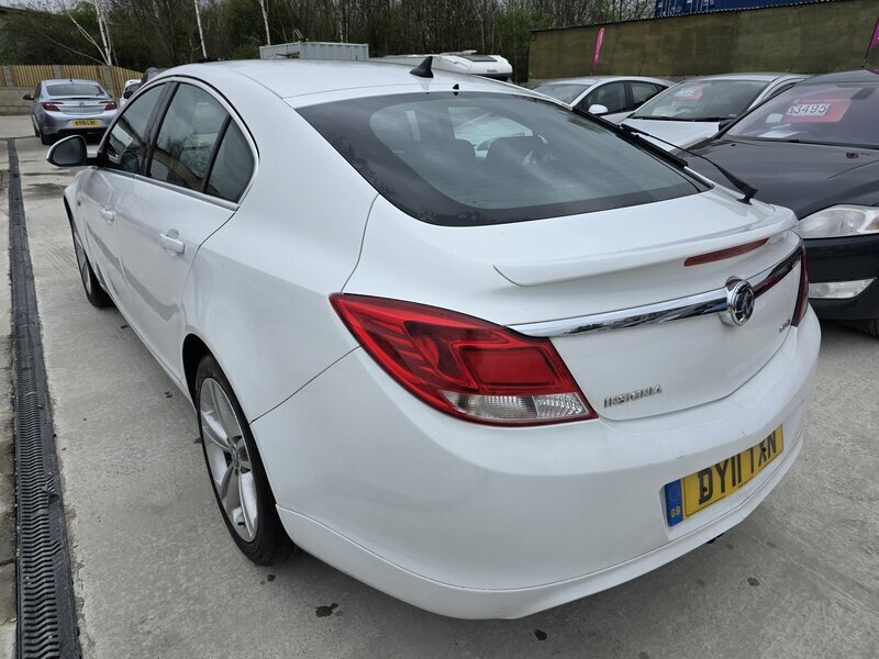 Vauxhall Insignia 2.0-insignia-sri-nav-cdti-auto-5dr DY11TXN White #5