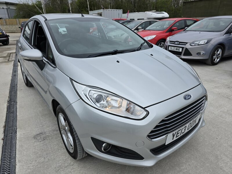 Ford Fiesta 1.0-Fiesta-zetec-5dr Silver