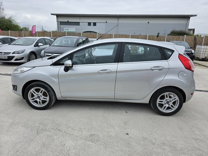 Ford Fiesta 1.0-Fiesta-zetec-5dr YE13ODK Silver #4