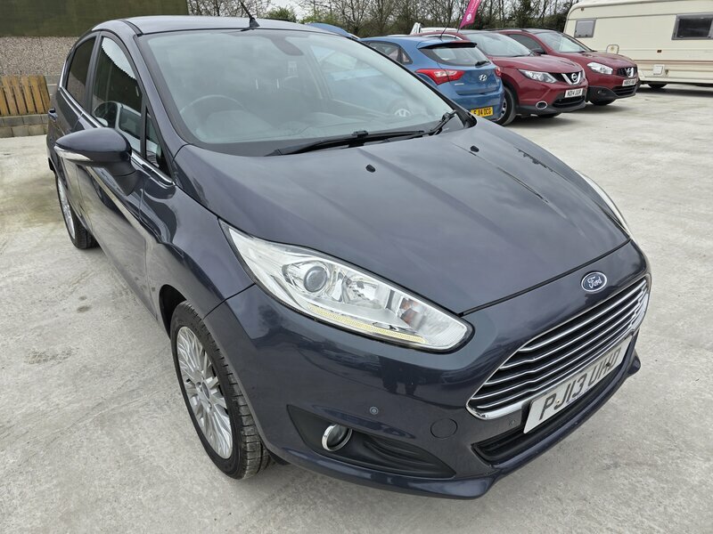 Ford Fiesta 1.0-Fiesta-titanium-5dr Grey