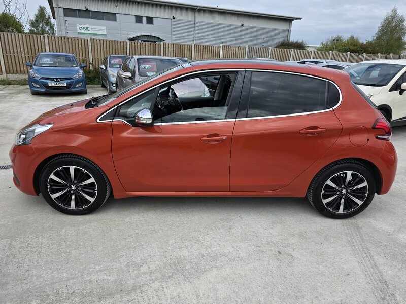 Peugeot 208 1.2-208-Allure-premium-5dr PJ18KYT Orange #4