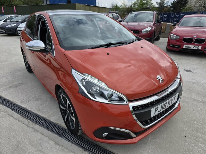 Peugeot 208 1.2-208-Allure-premium-5dr Orange