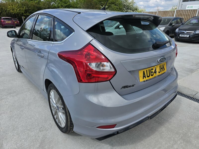 Ford Focus 1.6-Focus-zetec-s-tdci-5dr AU64JHK Silver #5