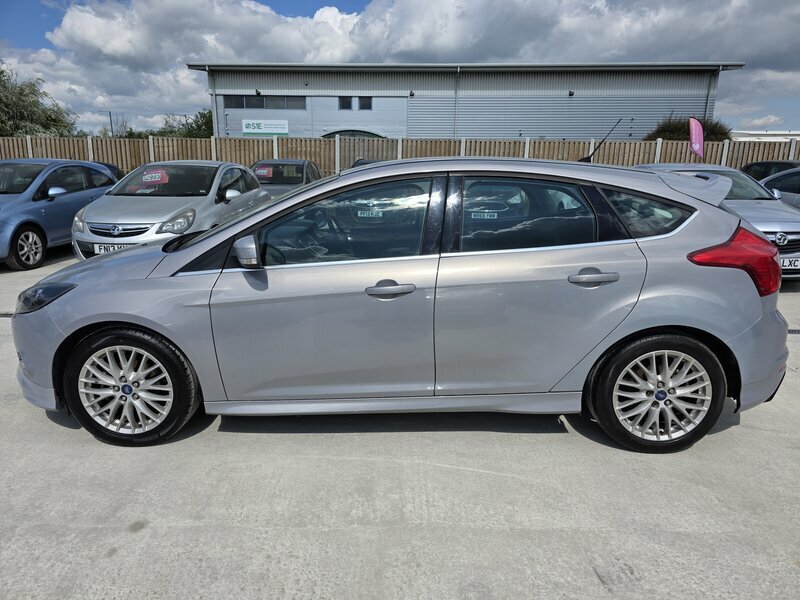Ford Focus 1.6-Focus-zetec-s-tdci-5dr AU64JHK Silver #4