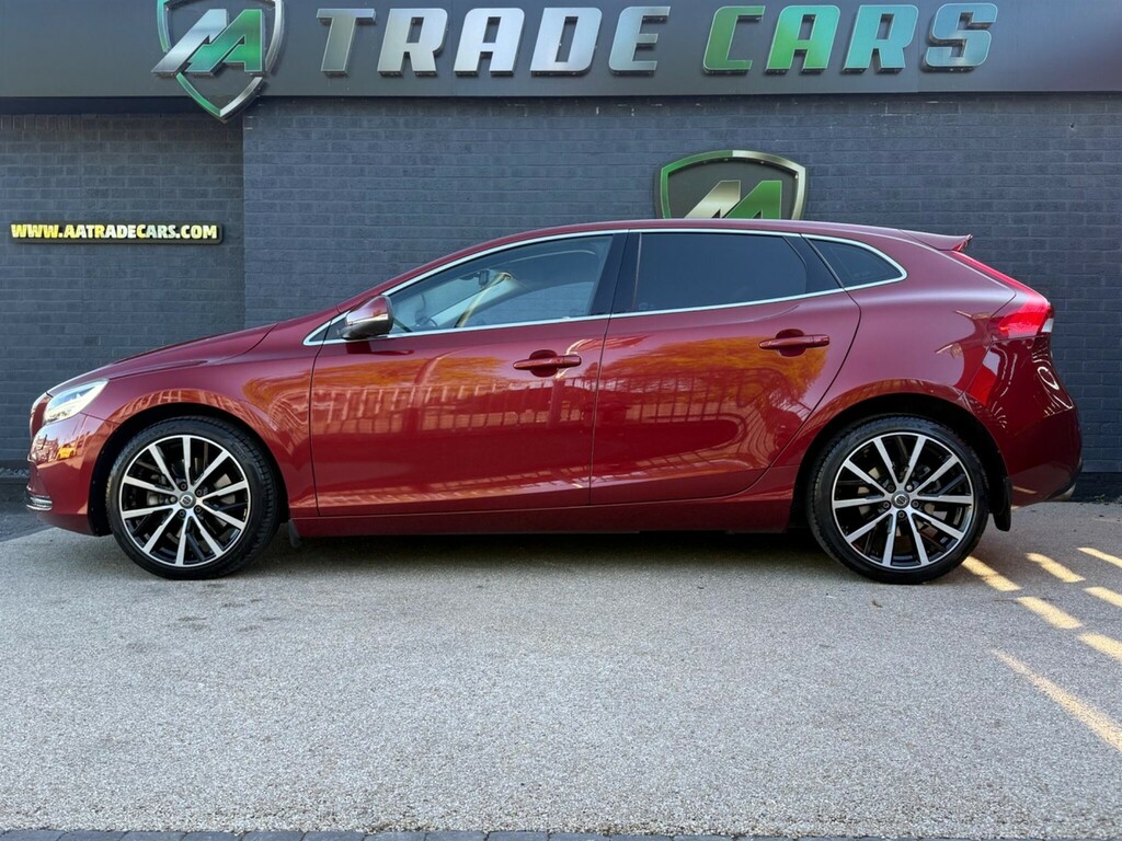 Volvo V40 Hatchback FP67FUD Red #4
