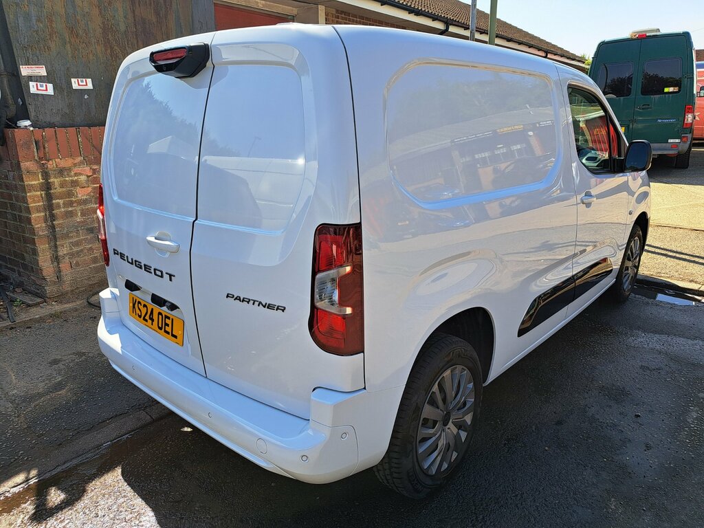 Peugeot Partner 1.5 Bluehdi 100 Asphalt Van, Air Con KS24OEL White #5