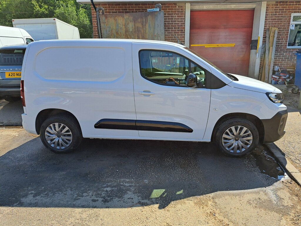 Peugeot Partner 1.5 Bluehdi 100 Asphalt Van, Air Con KS24OEL White #4