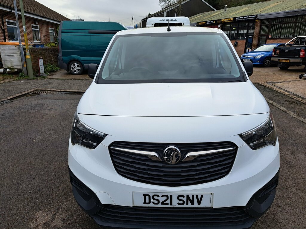 Vauxhall Combo 1.5 Turbo D 2300 Dynamic Panel Van Manu DS21SNV White #2