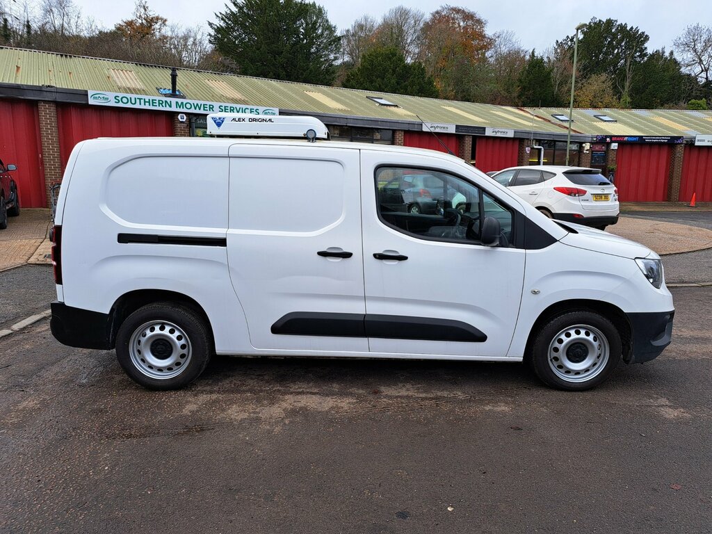 Vauxhall Combo 1.5 Turbo D 2300 Dynamic Panel Van Manu DS21SNV White #5