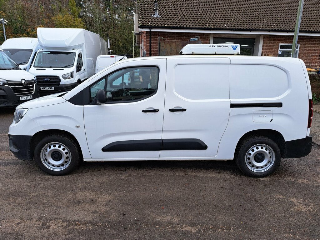 Vauxhall Combo 1.5 Turbo D 2300 Dynamic Panel Van Manu DS21SNV White #4