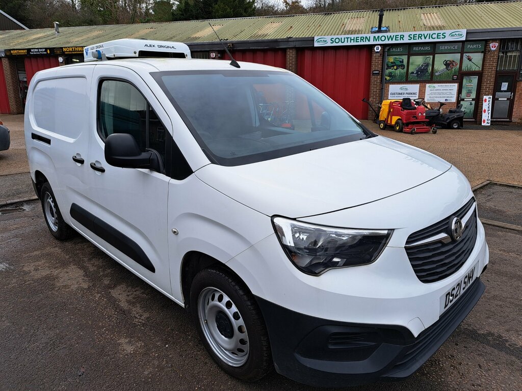 Vauxhall Combo 1.5 Turbo D 2300 Dynamic Panel Van Manu DS21SNV White #3