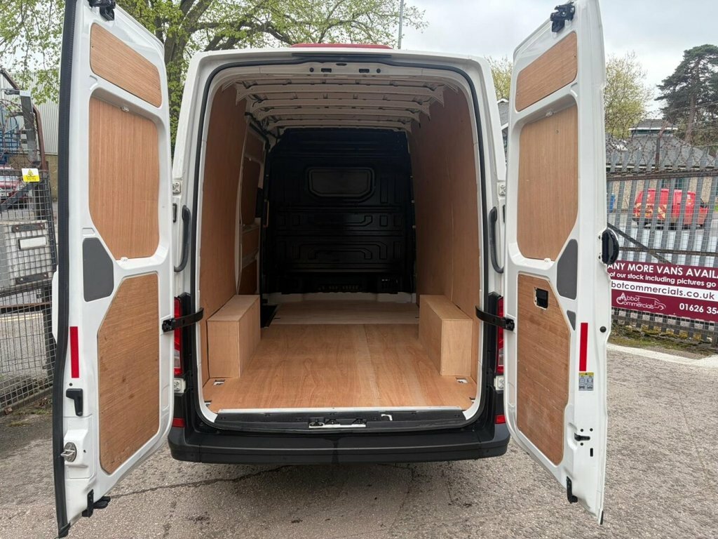 Volkswagen Crafter 2L Startline RO21UWP White #3