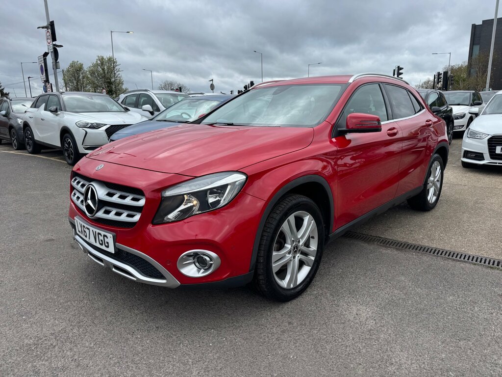 Mercedes-Benz GLA Class 1.6 Gla200 Sport Executive Suv 7G-dct LX67VGG Red #2