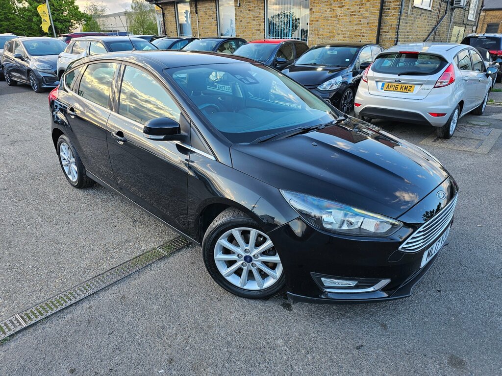 Ford Focus 1.0T Ecoboost Titanium Hatchback ML17VJU Black #2