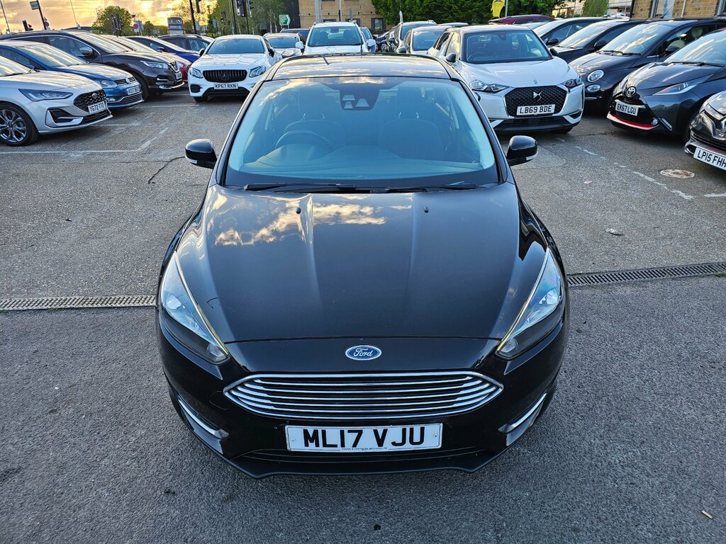 Ford Focus 1.0T Ecoboost Titanium Hatchback ML17VJU Black #4