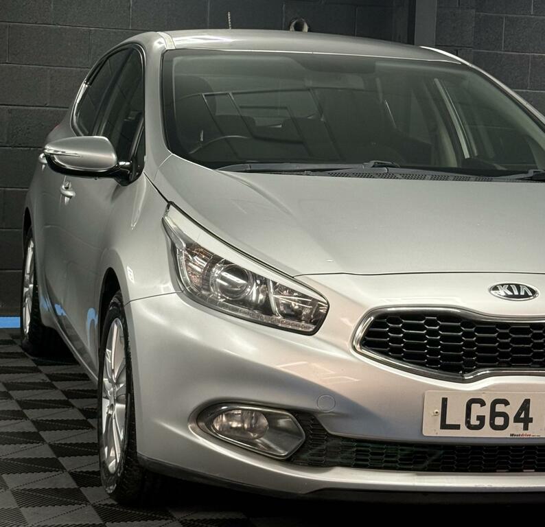 Kia Ceed 1.6 Crdi 2 Hatchback Euro 5 126 B LG64KLA Silver #4