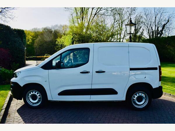 Peugeot Partner Panel Van 1.5 Bluehdi 1000 Professional Premium BW72WLF White #2