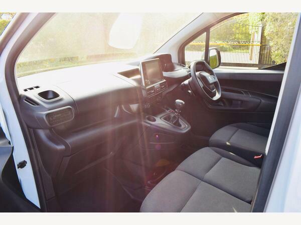 Peugeot Partner Panel Van 1.5 Bluehdi 1000 Professional Premium BW72WLF White #4