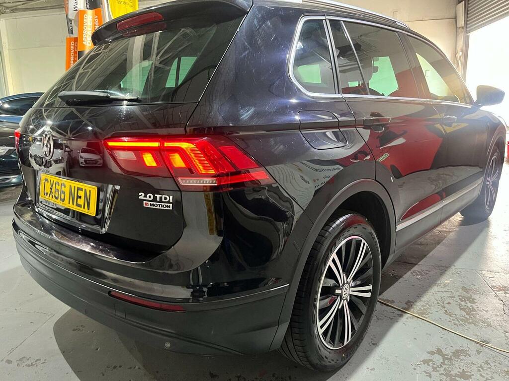 Volkswagen Tiguan Suv 2.0 Tdi Bluemotion Tech Se Navigation Dsg 4Mot CX66NEN Black #6