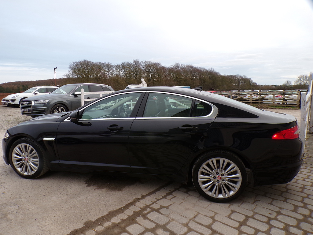 Jaguar XF D Portfolio T60APF Black #5