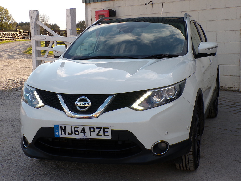 Nissan Qashqai Dci Tekna NJ64PZE White #3