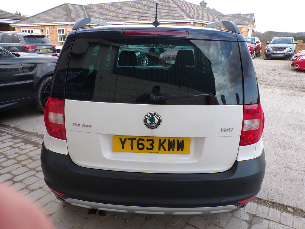 Skoda Yeti Tdi Adventure YT63KWW White #6