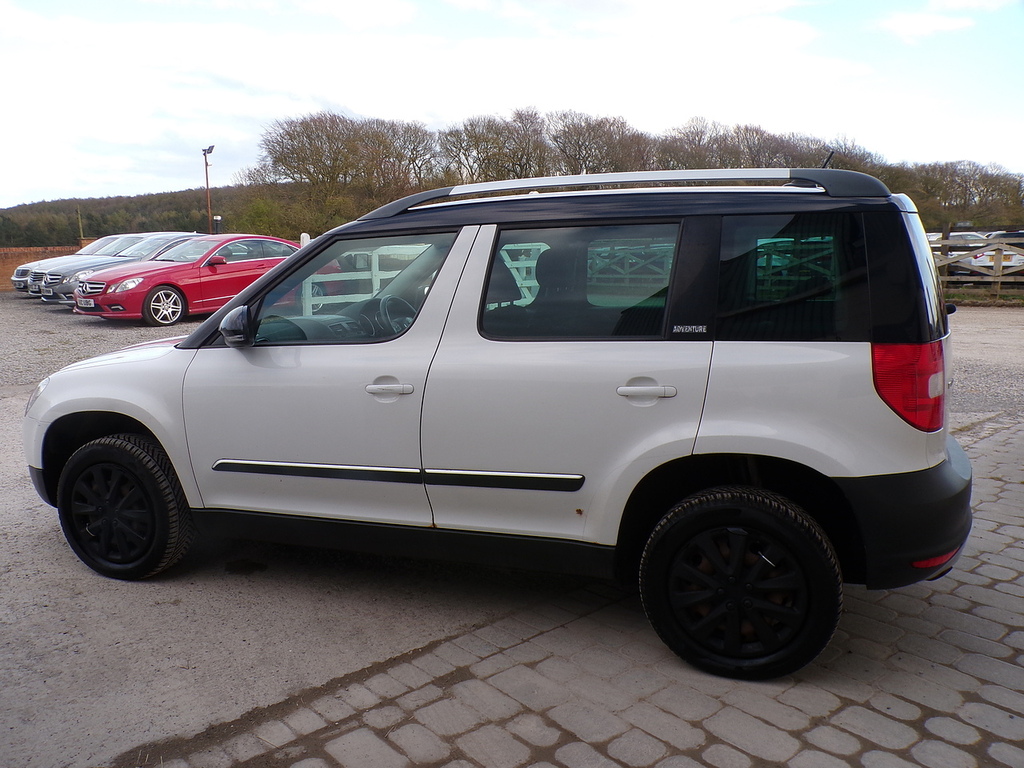 Skoda Yeti Tdi Adventure YT63KWW White #4
