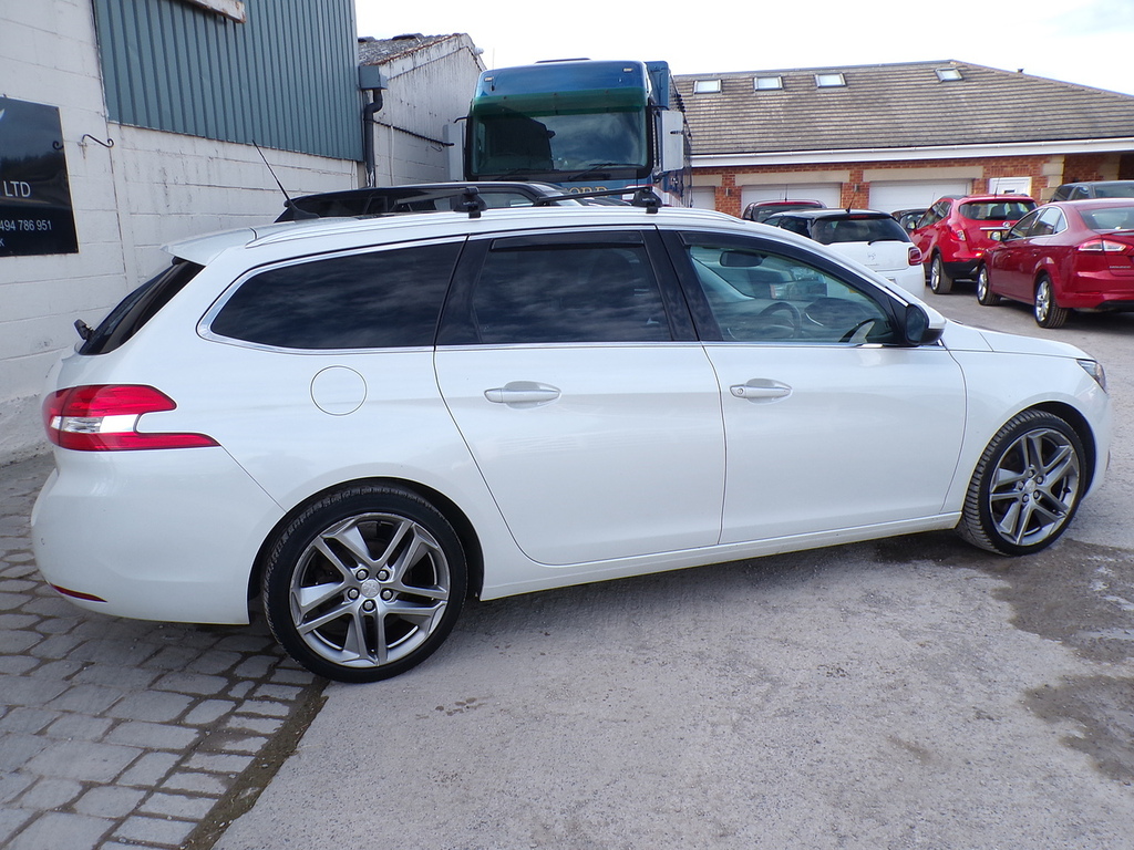 Peugeot 308 SW E-hdi Feline White #5