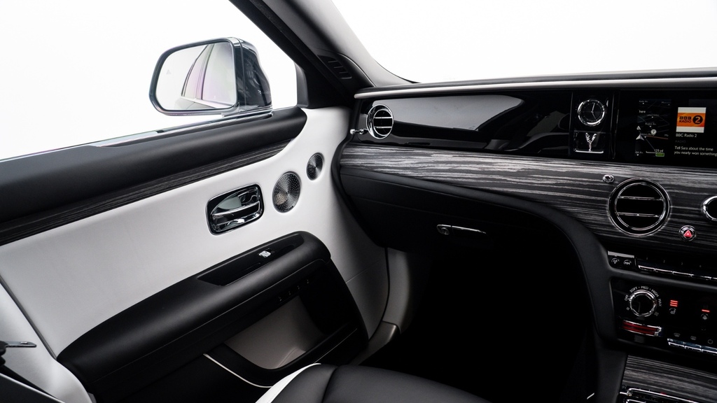 Rolls-Royce Ghost II Black Badge YD25BXF  #24