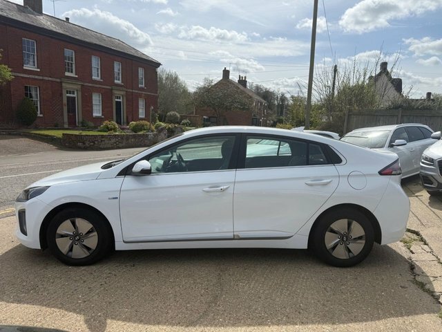 Hyundai Ioniq 1.6 H-gdi Premium Hatchback Hybrid Dct PK20YDE White #4